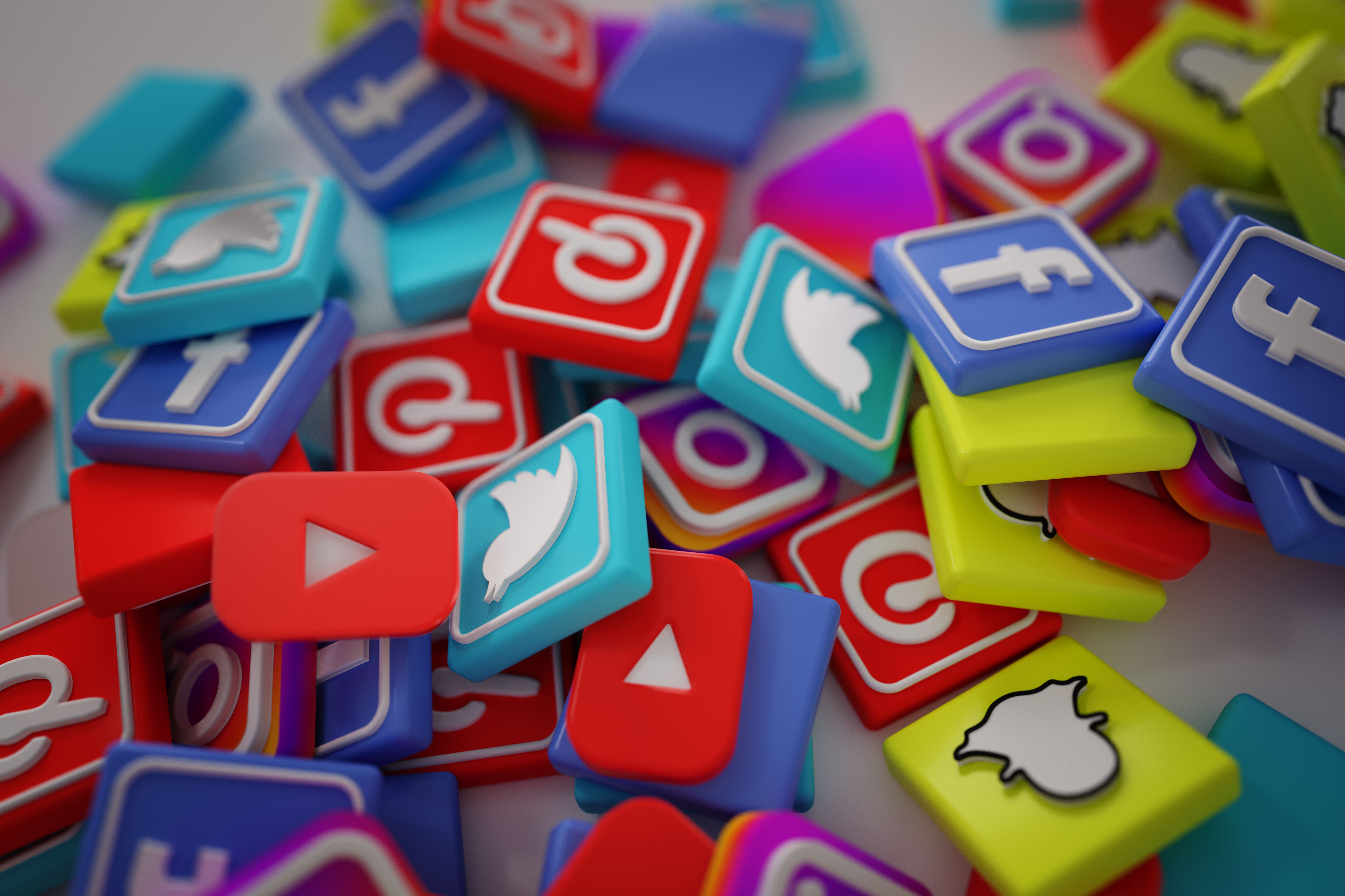 pile-3d-popular-social-media-logos-min